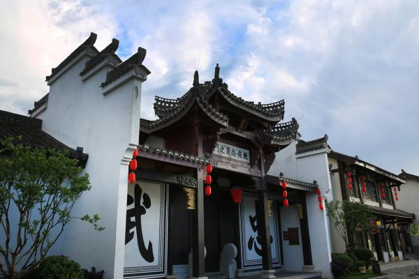 中方划下红线后，美专机突降台北，不到24小时，解放军军机出动